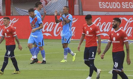 Independiente cayó ante Arsenal 4-3 por la Copa Diego Maradona, en un partido cargado polémica por el arbitraje de Néstor Pitana. Independiente cayó ante Arsenal 4-3 por la Copa Diego Maradona, en un partido cargado polémica por el arbitraje de Néstor Pitana.