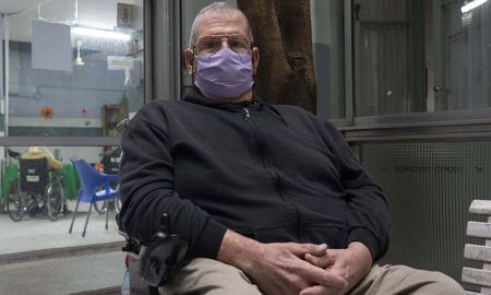 Trabajó de taxista y vendió lotería y venció a dos grandes epidemias. Trabajó de taxista y vendió lotería y venció a dos grandes epidemias.