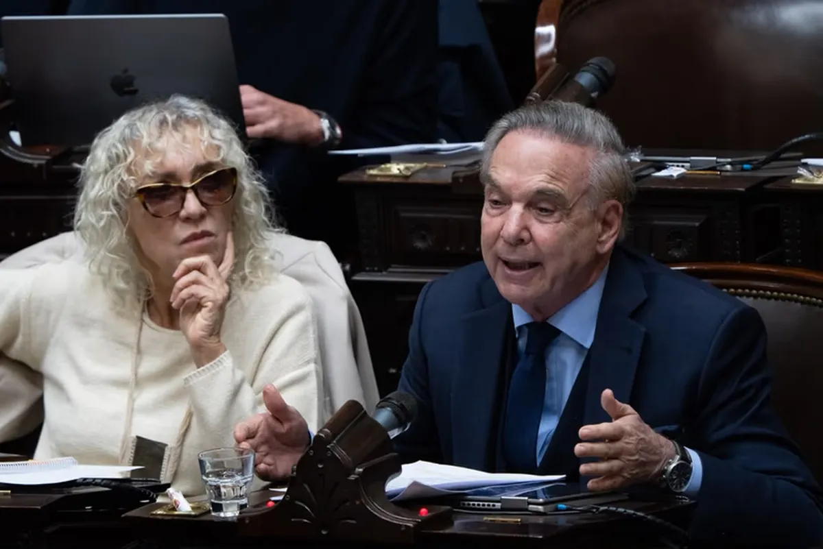 El diputado Miguel Ángel Pichetto afirmó que "nunca estuve de acuerdo con un criterio de rigidez porque pienso que, en primer lugar, antes que la economía, está la política, y el Banco Central tiene que estar subordinado al interés general del país". El diputado Miguel Ángel Pichetto afirmó que "nunca estuve de acuerdo con un criterio de rigidez porque pienso que, en primer lugar, antes que la economía, está la política, y el Banco Central tiene que estar subordinado al interés general del país".