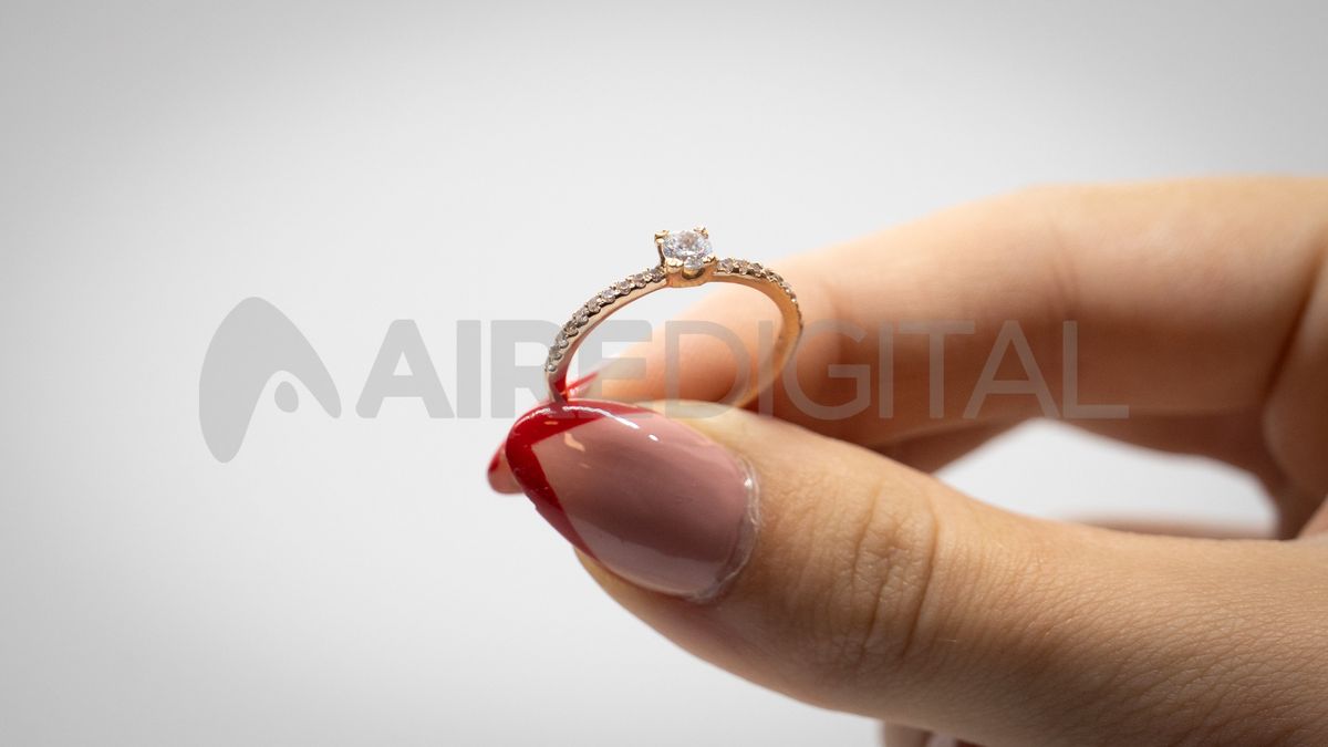 El anillo de compromiso que Joyería Galeota y AIRE le regalarán a la mejor historia de amor. El anillo de compromiso que Joyería Galeota y AIRE le regalarán a la mejor historia de amor.