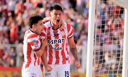 Unión sufrió de más, pero venció 2-0 a Riestra de local y se afianza en zona de Playoffs Unión sufrió de más, pero venció 2-0 a Riestra de local y se afianza en zona de Playoffs