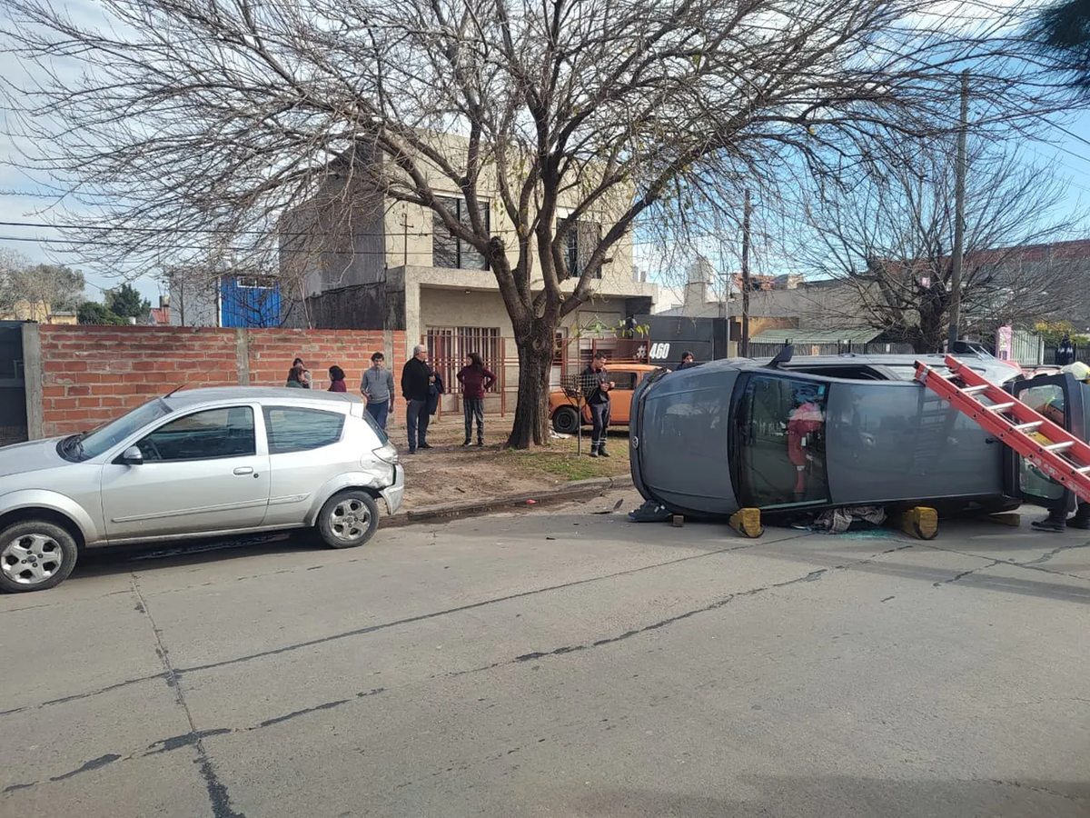 El accidentado quedó atrapado. El accidentado quedó atrapado.