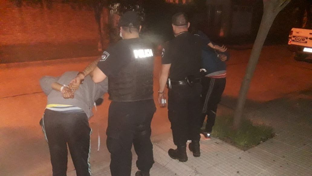 Los dos muchachos de 19 años estaban acompañados por dos chicas de 16 y 13