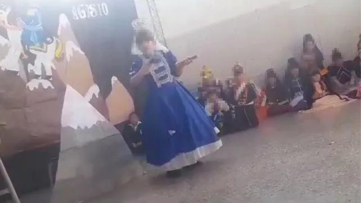 Un acto de homenaje al general José de San Martín quedó interrumpido esl martes a la tarde en una escuela de la zona oeste de Rosario por el sonido de doce tiros.