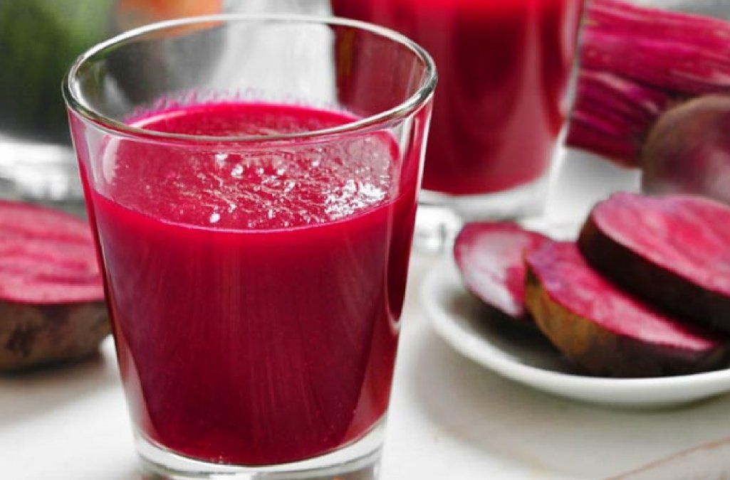 Qué beneficios tiene consumir jugo de remolacha