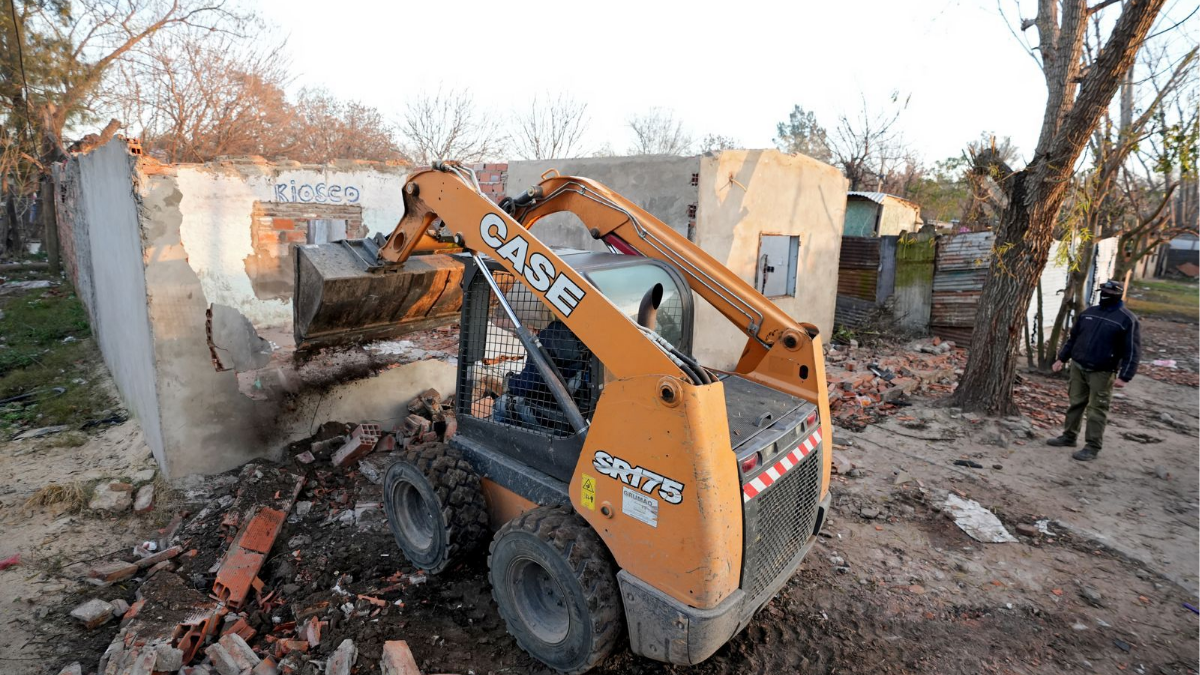La intervención fue llevada a cabo en la vivienda ubicada en Benteveo 790, barrio Gráfico, en el extremo oeste de esa ciudad.