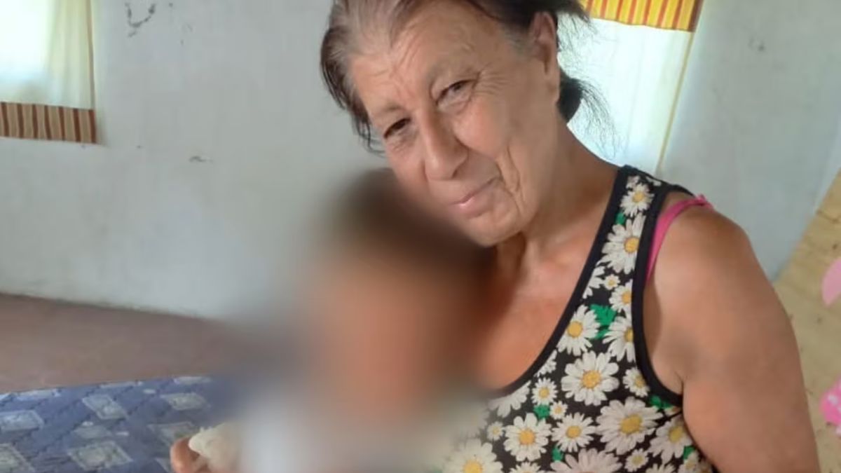 La mujer fue hallada sin ropa en la parte inferior del cuerpo y con signos de violencia. (Foto: El Cuatro TV). La mujer fue hallada sin ropa en la parte inferior del cuerpo y con signos de violencia. (Foto: El Cuatro TV).