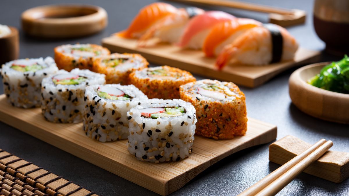 Aprendé a preparar sushi casero con esta receta fácil y detallada.