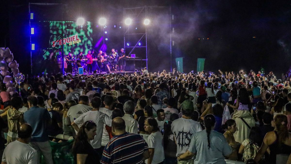 El Brujo Ezequiel fue el número principal del festival “Música en la Laguna”