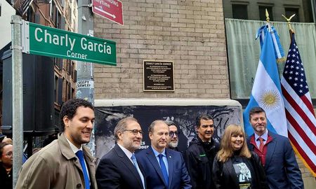 Charly García Corner fue inaugurado en la intersección de las calles Walker Street y Cortlandt Alley de Nueva York. Charly García Corner fue inaugurado en la intersección de las calles Walker Street y Cortlandt Alley de Nueva York.