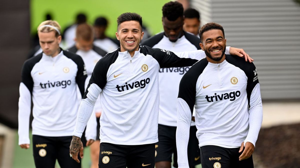 Liderados por el capit&aacute;n Reece James, un grupo de jugadores del Chelsea intenta revertir la sanci&oacute;n a Enzo Fern&aacute;ndez.