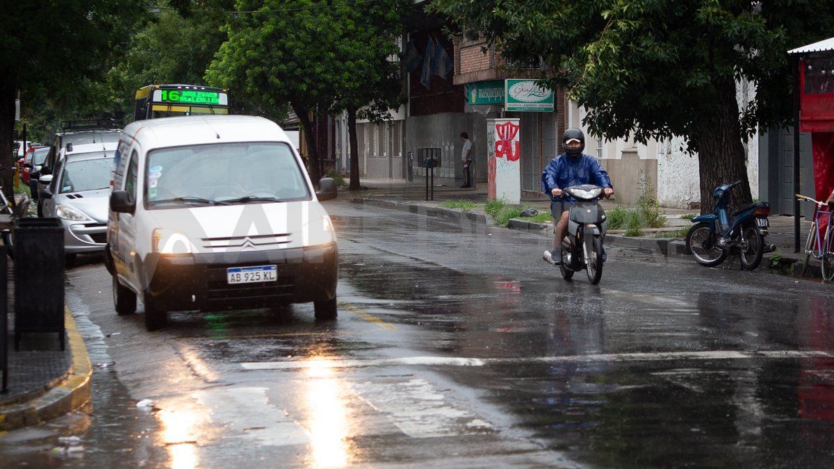 La lluvia se quedará hasta finales del miércoles en la capital.