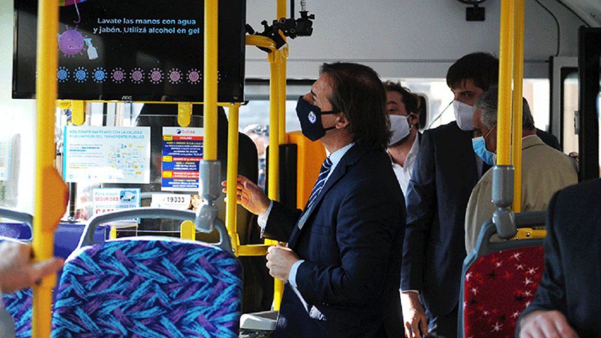 Lacalle Pou dijo que en la pandemia “los gobernantes tendieron a proteger a la gente”, pero llamó a estar “alertas para que eso no se convierta en proteccionismo”.