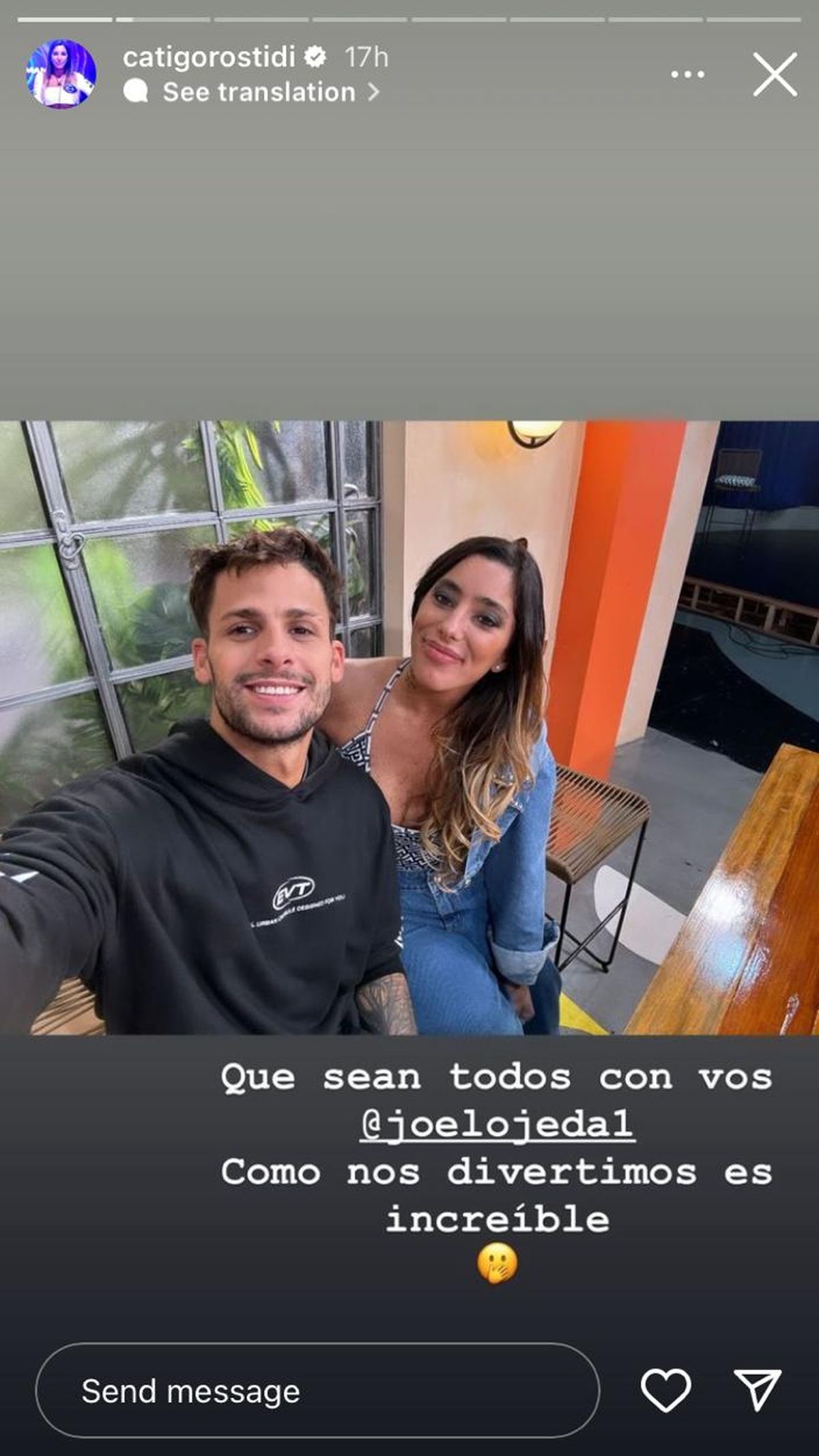 Catalina Gorostidi junto a Joel Ojeda en los estudios de Telefe. Catalina Gorostidi junto a Joel Ojeda en los estudios de Telefe.