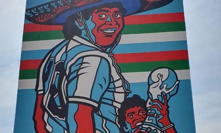 A 35 años de la consagración de la Selección Argentina en el Mundial de 1986, en el Estadio Azteca de México inauguraron un mural en homenaje a Diego Maradona. A 35 años de la consagración de la Selección Argentina en el Mundial de 1986, en el Estadio Azteca de México inauguraron un mural en homenaje a Diego Maradona.
