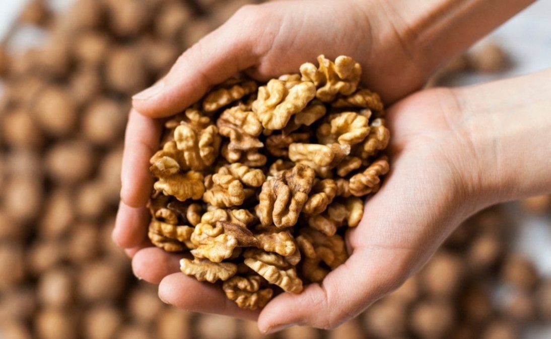 Las nueces y las almendras, son idóneos para disminuir el colesterol sanguíneo.