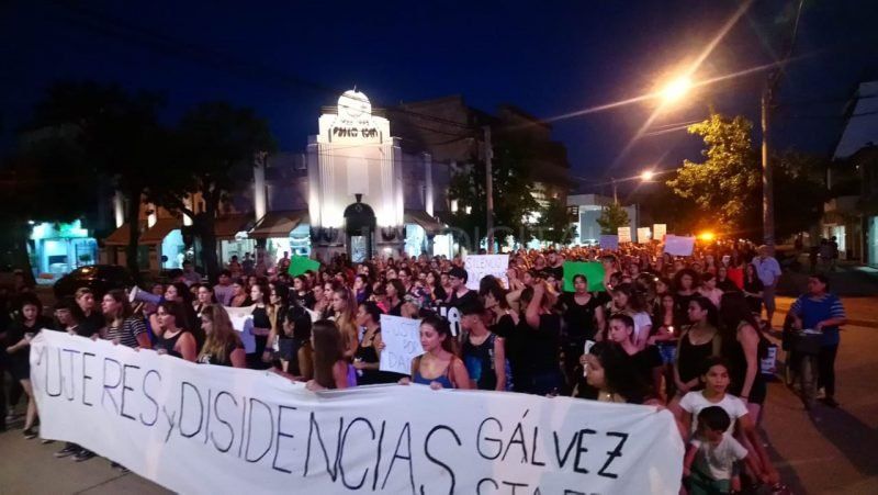 Una multitud se manifestó en Gálvez por el femicidio de Danisa