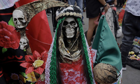 La Santa Muerte: la deidad que la Iglesia Católica no reconoce y tiene más de 12 millones de fieles La Santa Muerte: la deidad que la Iglesia Católica no reconoce y tiene más de 12 millones de fieles