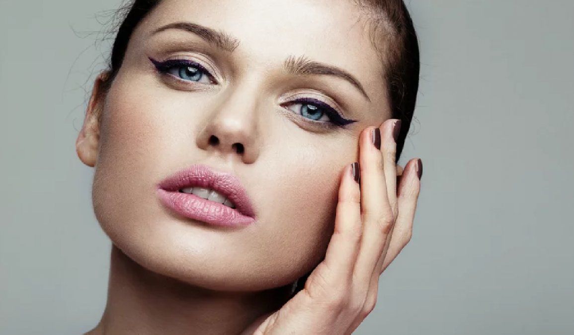 Un nuevo delineado en tendencia: se llama graphic eyeliner y las famosas lo aman