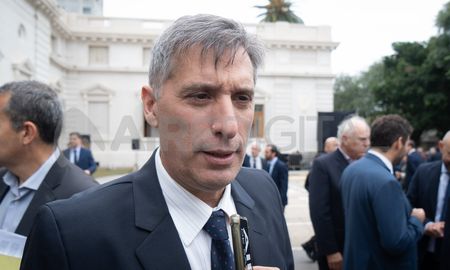 El ministro de Economía de Santa Fe, analizó la estrategia del Gobierno Nacional para negociar el acuerdo con el FMI y resaltó que la política económica es facultad del Ejecutivo, mientras que el endeudamiento debe ser tratado en el Congreso. El ministro de Economía de Santa Fe, analizó la estrategia del Gobierno Nacional para negociar el acuerdo con el FMI y resaltó que la política económica es facultad del Ejecutivo, mientras que el endeudamiento debe ser tratado en el Congreso.