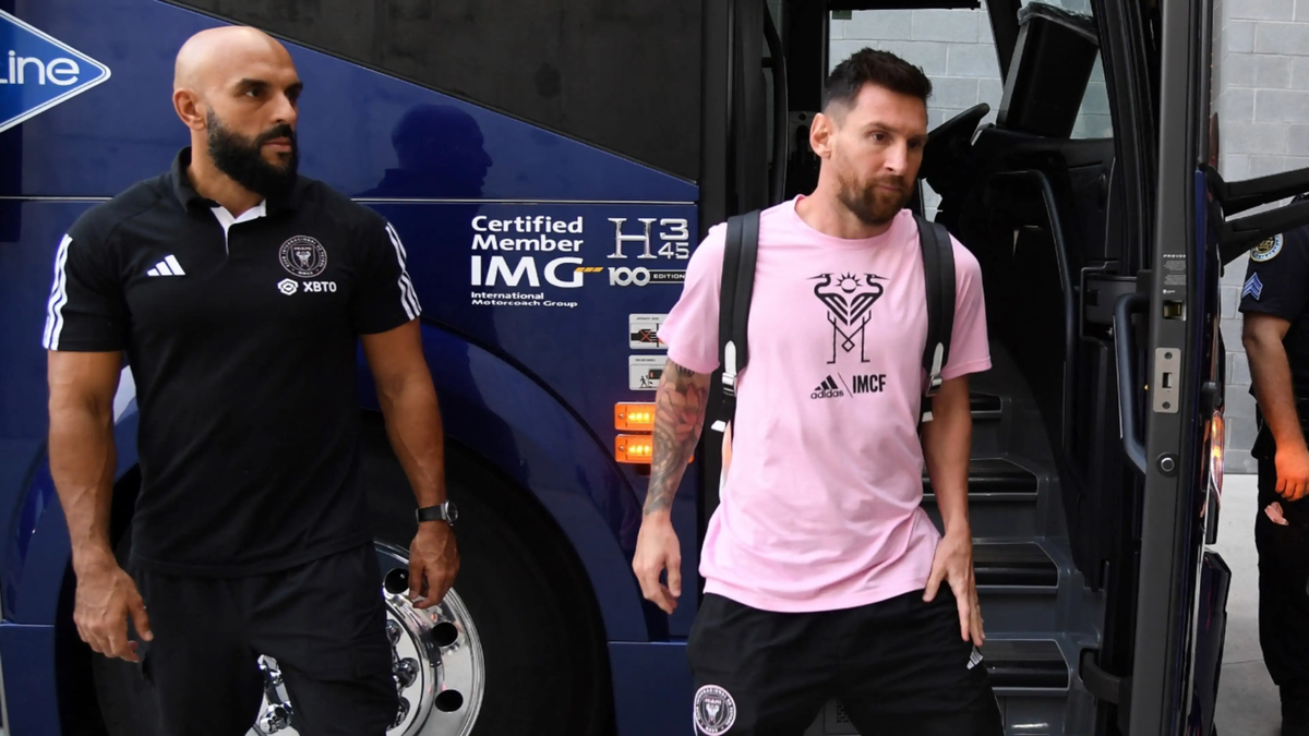 Yassine Cheuko, el guardaespaldas personal de Lionel Messi. Yassine Cheuko, el guardaespaldas personal de Lionel Messi.