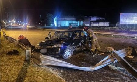 Había tres pasajeros en el automóvil del accidente. Había tres pasajeros en el automóvil del accidente.