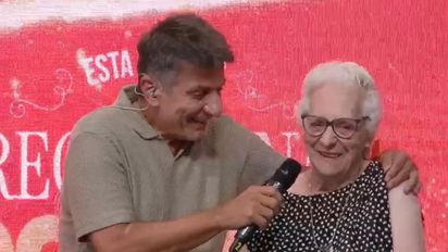 Con 91 años, Aurelia entregó la caja número 900 de la campaña solidaria de AIRE y emocionó a todos