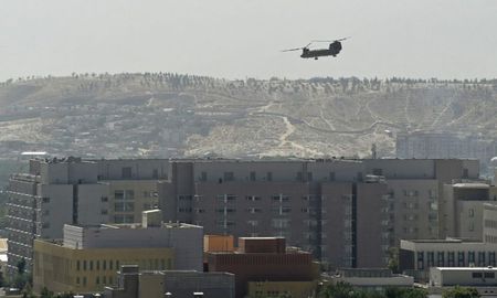 Afganistán vive un caos desde el fin de semana, cuando los talibanes avanzaron sobre Kabul y el presidente huyó del país. Afganistán vive un caos desde el fin de semana, cuando los talibanes avanzaron sobre Kabul y el presidente huyó del país.