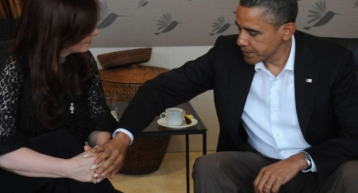 Foto protocolar del encuentro bilateral de abril de 2012, cuando el presidente Obama manifestaba su preocupación por YPF y decía que “Cristina Fernández es una buena amiga”. Foto protocolar del encuentro bilateral de abril de 2012, cuando el presidente Obama manifestaba su preocupación por YPF y decía que “Cristina Fernández es una buena amiga”.