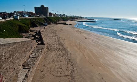 Argentina se prepara para el verano, reforzando los protocolos de prevención en las playas. Argentina se prepara para el verano, reforzando los protocolos de prevención en las playas.