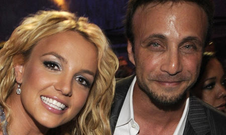 Larry Rudolph tomó la decisión debido a que Britney Spears expresó que no volverá a los escenarios mientras esté bajo la tutela paterna. Larry Rudolph tomó la decisión debido a que Britney Spears expresó que no volverá a los escenarios mientras esté bajo la tutela paterna.