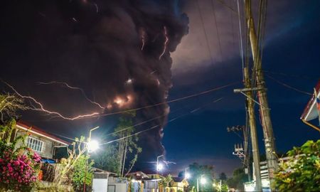 los impactantes rayos generados por la erupcion del volcan taal en filipinas los impactantes rayos generados por la erupcion del volcan taal en filipinas