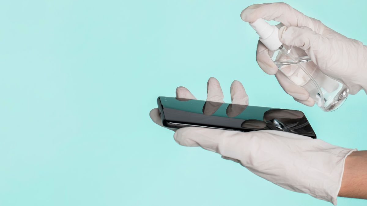 Incorporar este hábito en nuestra rutina diaria puede ayudar a prevenir enfermedades y mantener nuestro celular en óptimas condiciones. No es necesario esperar a que la pantalla se vea sucia para limpiarlo. (Foto: Freepik). Incorporar este hábito en nuestra rutina diaria puede ayudar a prevenir enfermedades y mantener nuestro celular en óptimas condiciones. No es necesario esperar a que la pantalla se vea sucia para limpiarlo. (Foto: Freepik).