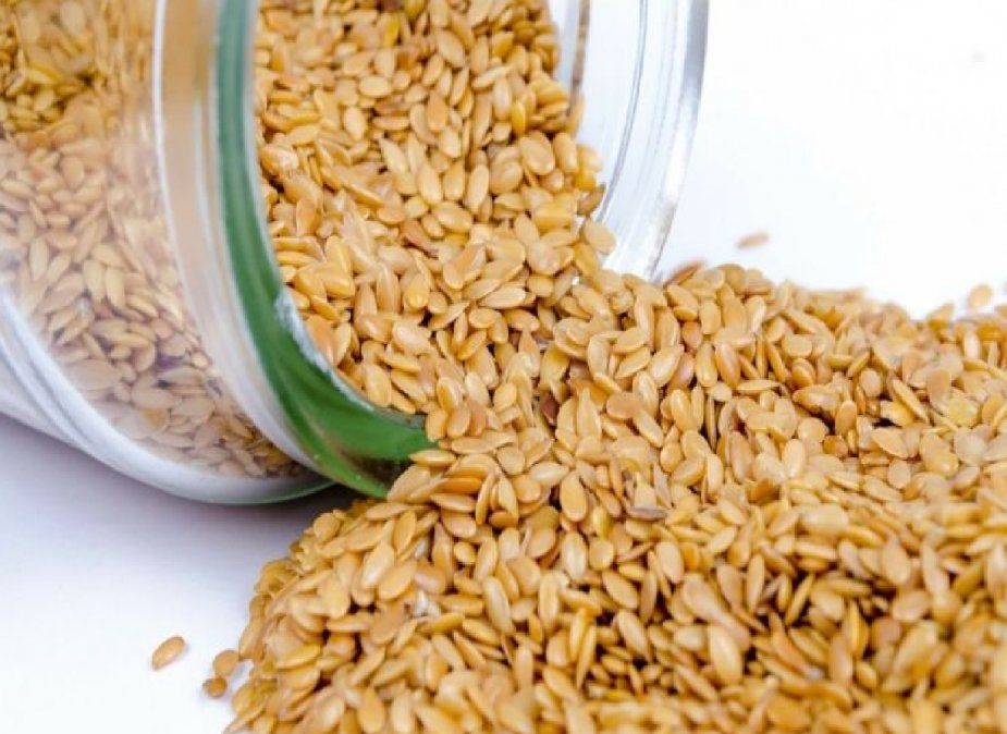 Truco fácil para hacer un gel de linaza y evitar el frizz en el cabello