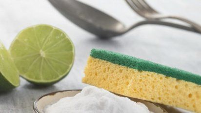 Cómo limpiar la suciedad de tus utensilios de cocina con ingredientes naturales