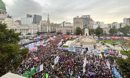 La plaza del Congreso, repleta de mujeres en la marcha del 8M. La plaza del Congreso, repleta de mujeres en la marcha del 8M.