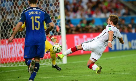 Mario Gotze, quien convirtió el gol que coronó campeona del mundo a Alemania en 2014, es nuevo jugador del PSV Eindhoven. Mario Gotze, quien convirtió el gol que coronó campeona del mundo a Alemania en 2014, es nuevo jugador del PSV Eindhoven.
