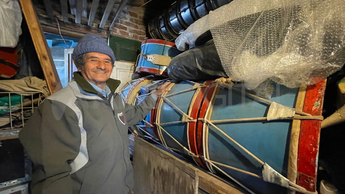 A pesar de sus 78 años, hoy Carlos dirige una de las murgas de Alto Verde. A pesar de sus 78 años, hoy Carlos dirige una de las murgas de Alto Verde.