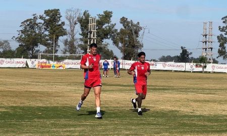 Unión, en alerta por Tarragona y Estigarribia: cómo llegan al duelo clave en Mendoza Unión, en alerta por Tarragona y Estigarribia: cómo llegan al duelo clave en Mendoza