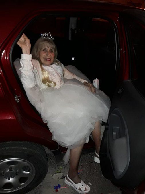 La abuela de 90 años que celebró su fiesta de 15 rodeada de sus 36 nietos