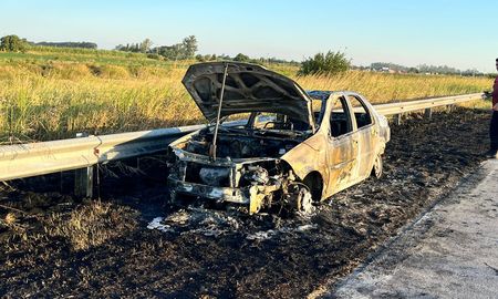 El incendio ocurrió cerca del cruce de la Circunvalación con la ruta 70, a la altura de la casabomba N° 7. El incendio ocurrió cerca del cruce de la Circunvalación con la ruta 70, a la altura de la casabomba N° 7.