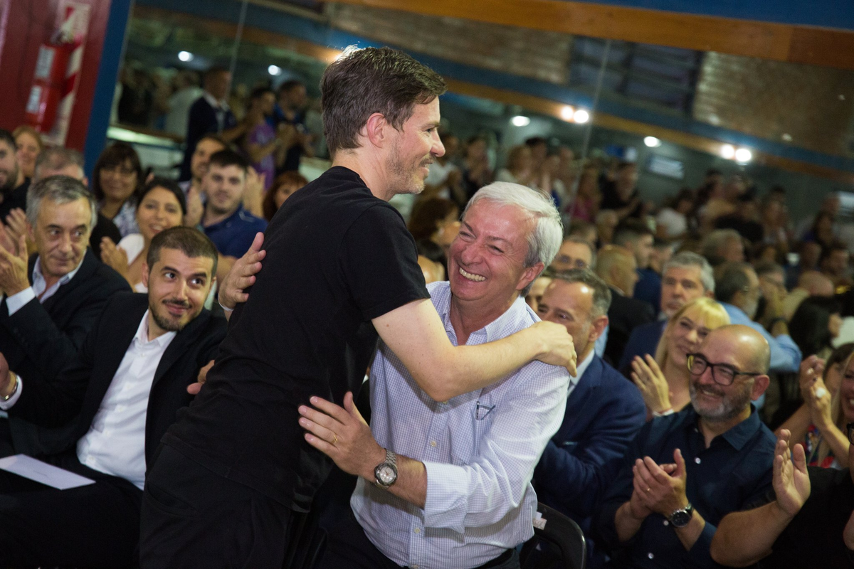 Se llevó a cabo oficialmente la asunción de Fabián Berlanga como nuevo presidente de Vélez. Se llevó a cabo oficialmente la asunción de Fabián Berlanga como nuevo presidente de Vélez.