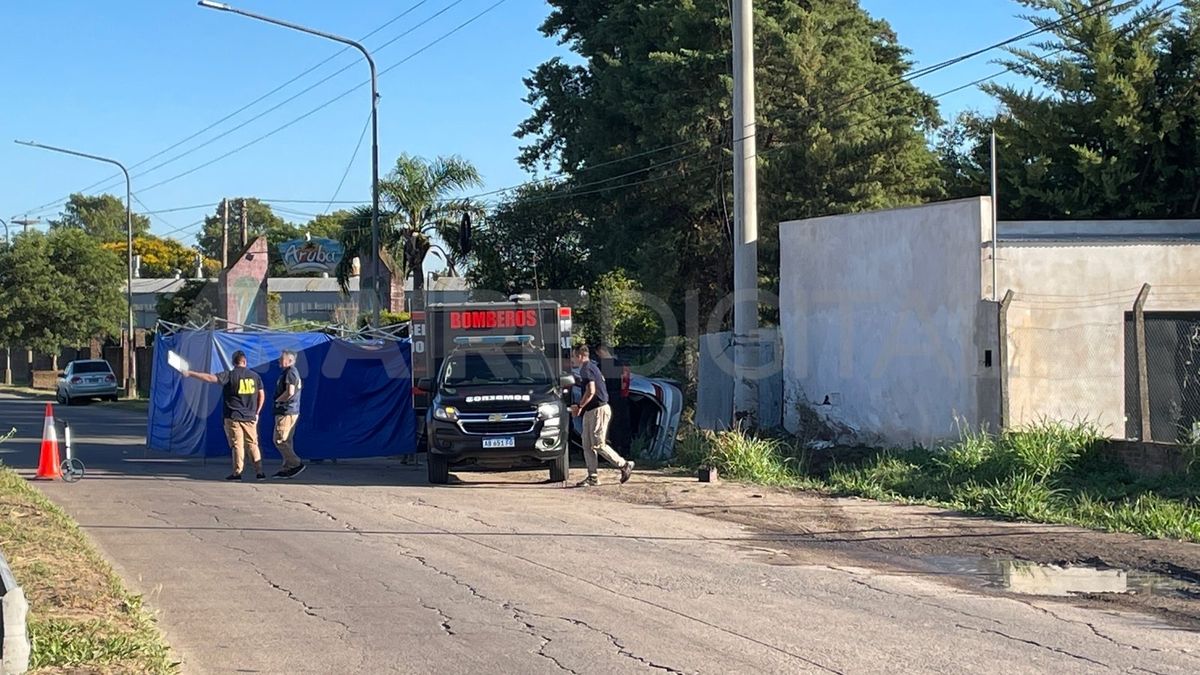 A raíz del suceso, los peritos de la Agencia de Investigación Criminal (AIC) arribaron al lugar para determinar las causas que rodearon el incidente.