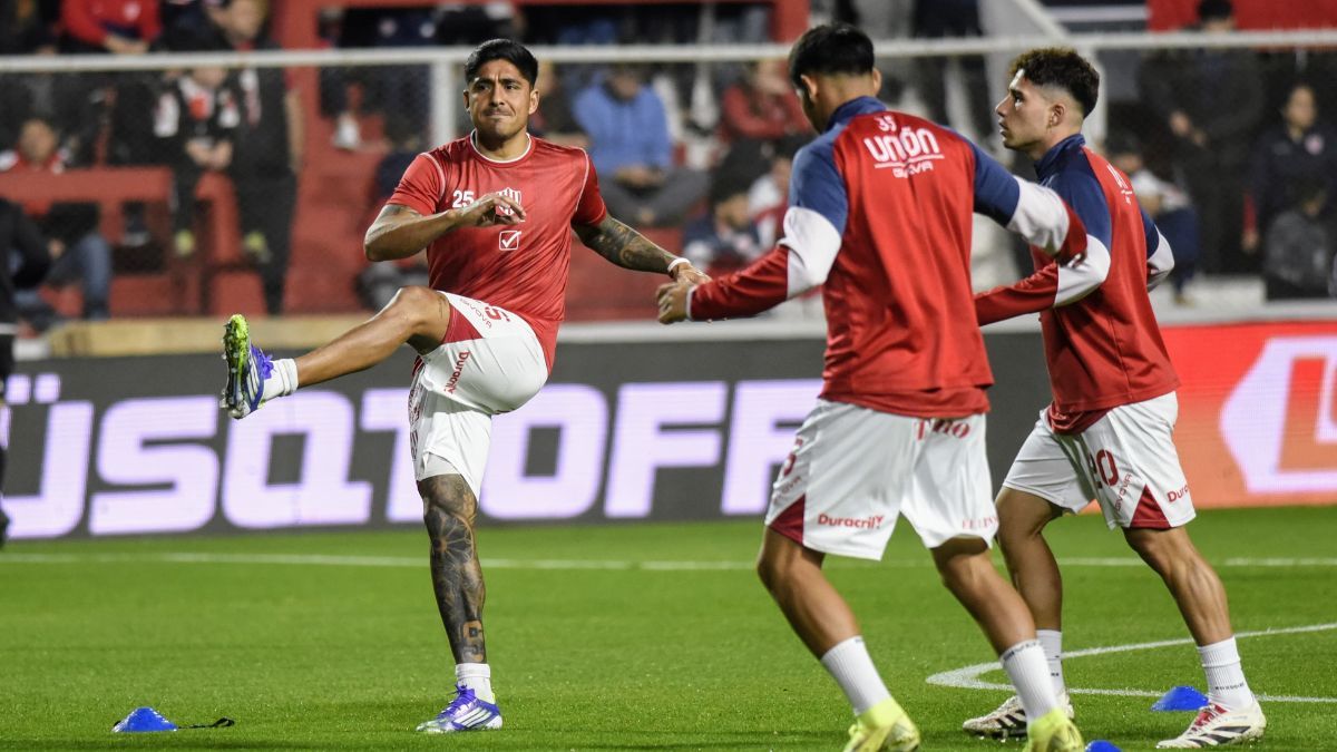La entrada en calor de los futbolistas de Unión ante Tigre.
