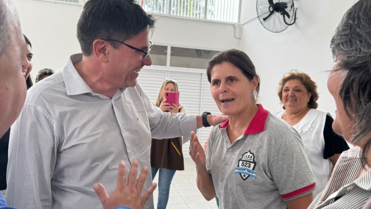 “El programa Asistencia Perfecta es una política del Gobierno de la provincia de Santa Fe que reconoce el trabajo y el esfuerzo del docente", aseguró el ministro de Educación, José Goity. “El programa Asistencia Perfecta es una política del Gobierno de la provincia de Santa Fe que reconoce el trabajo y el esfuerzo del docente", aseguró el ministro de Educación, José Goity.