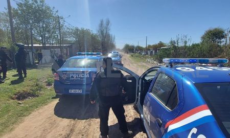 Tensión en el barrio Las Vegas de Santo Tomé. Recapturaron a un preso fugado de la cárcel de Las Flores. Tensión en el barrio Las Vegas de Santo Tomé. Recapturaron a un preso fugado de la cárcel de Las Flores.