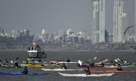 Más de 200 embarcaciones navegaron por el Paraná este domingo Más de 200 embarcaciones navegaron por el Paraná este domingo