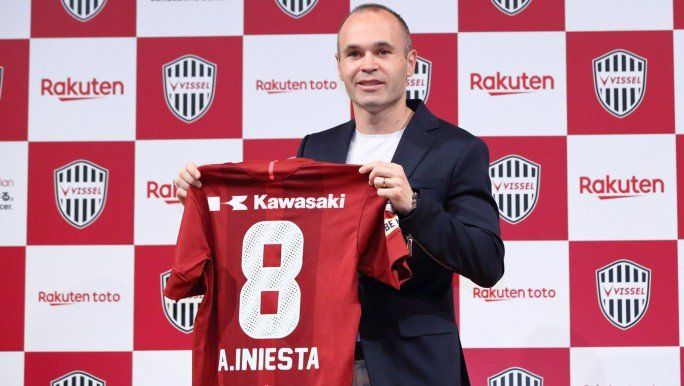 Iniesta firmó su contrato con el Vissel Kobe japonés