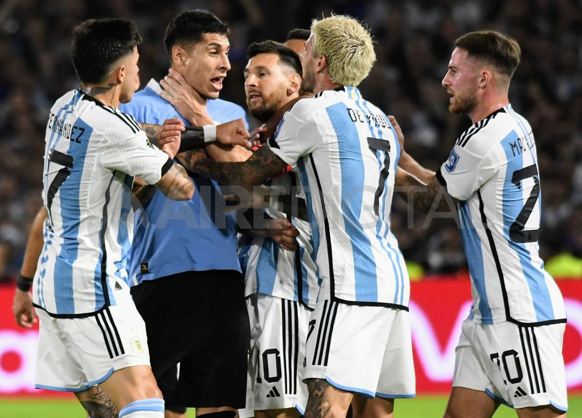 Rodrigo De Paul le respondió con altura a Ugarte tras el zarpado gesto en pleno partido.