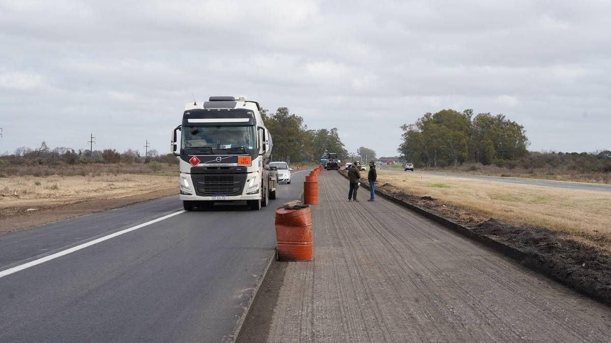 La ampliación de la autopista busca mejorar la conectividad y potenciar el desarrollo económico de la región portuaria. La ampliación de la autopista busca mejorar la conectividad y potenciar el desarrollo económico de la región portuaria.